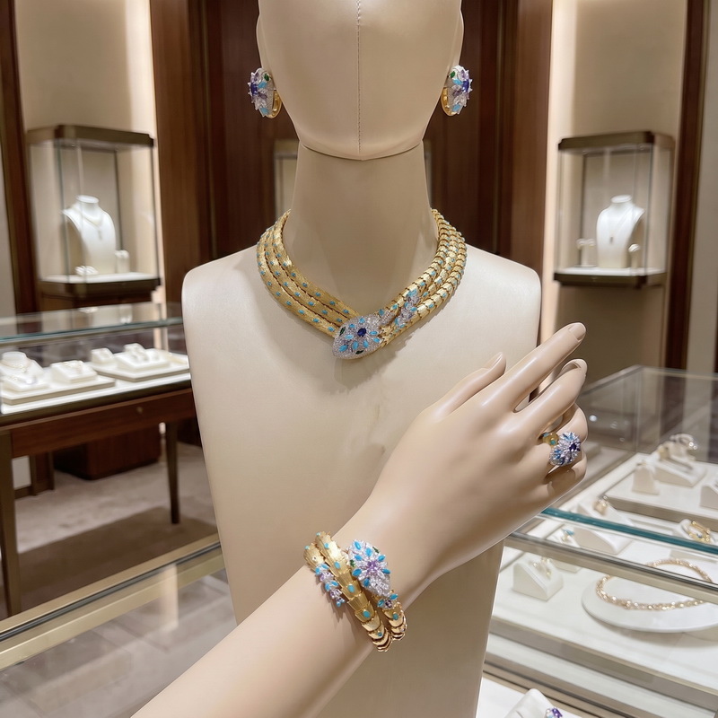 أطقم مجوهرات أوروبية وأمريكية: - مراجعة Layered Necklace Set وسعره