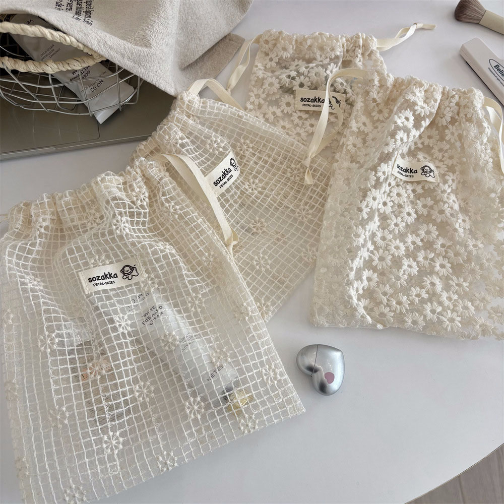 حقيبة مكياج شبكية مطرزة بالدان - مراجعة Women Accessories Products وسعره
