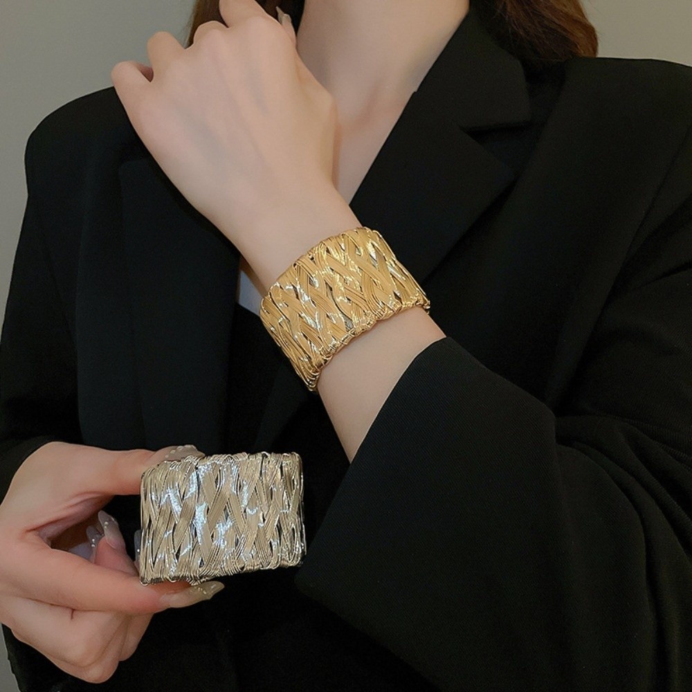 إسوارة معدنية عريضة مفرغة من س - مراجعة Women Accessories Drawing وسعره